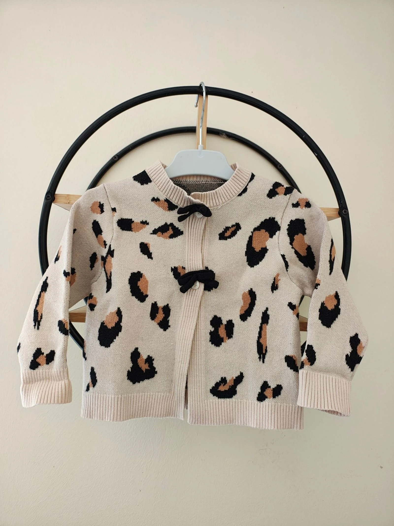 18 24 mois gilet leopard étiquette coupée 